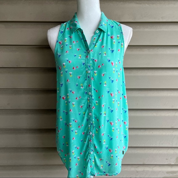 Hollister Tops - •Hollister• Sleeveless Teal Blue Sailboat Button Down Blouse - Size Medium